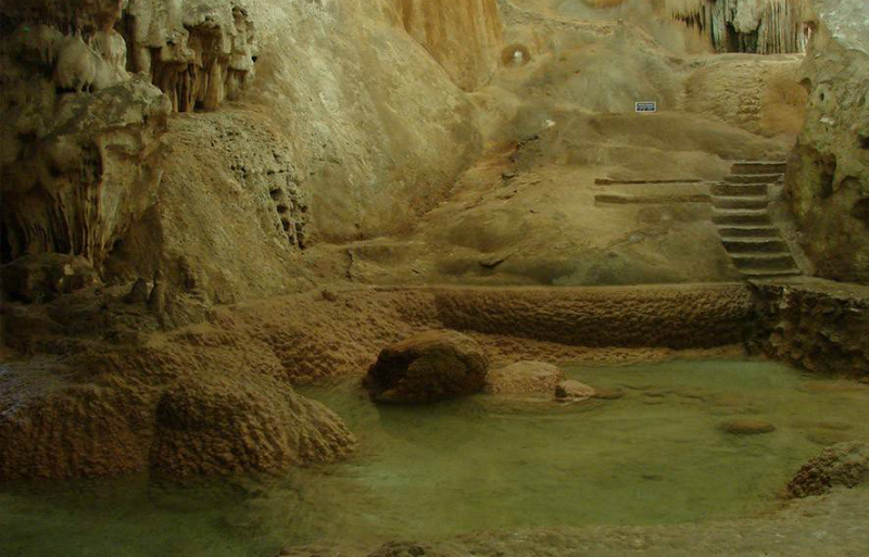 Piscinas naturais na gruta rei do mato